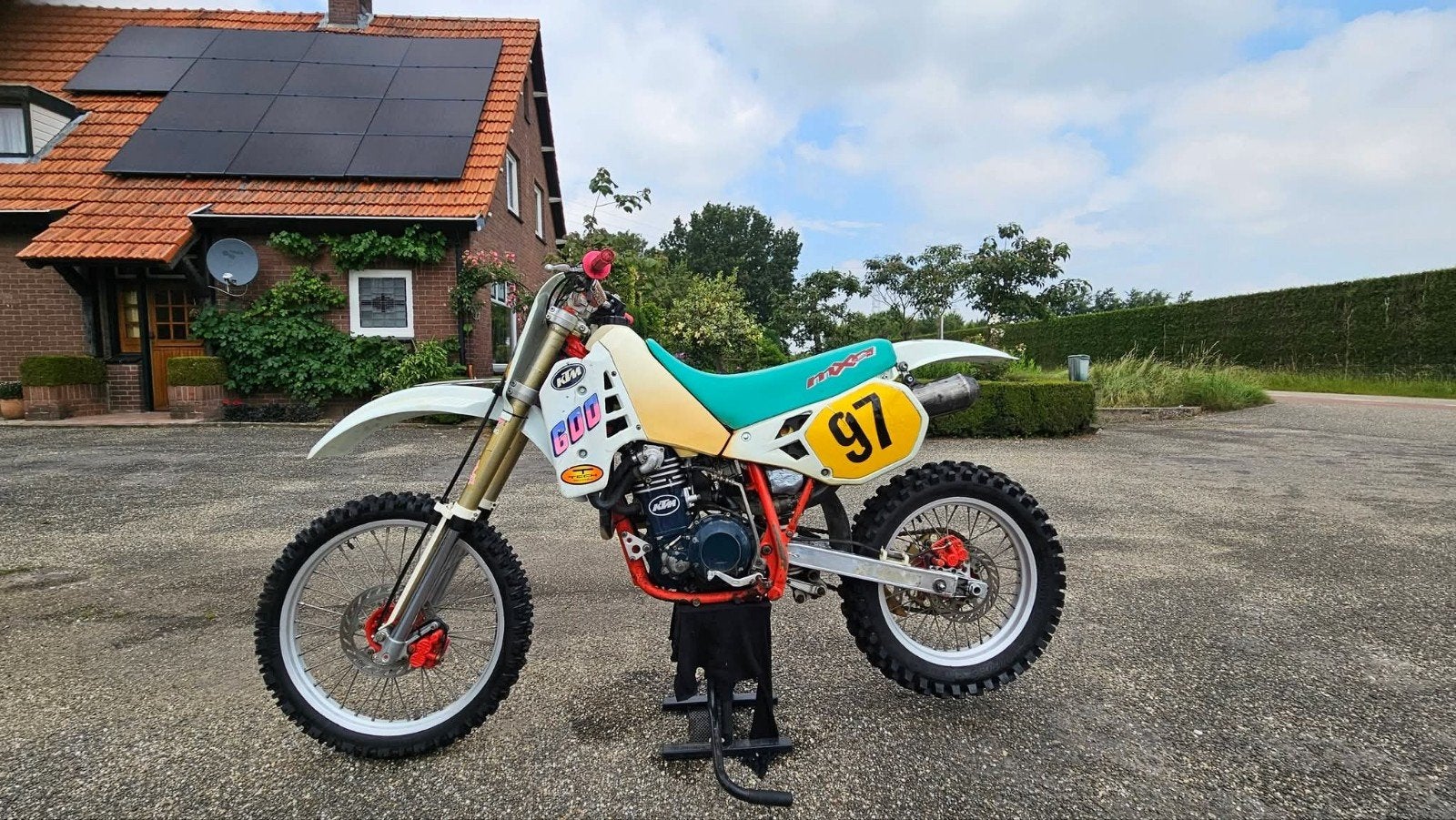 KTM LC4 690 Rally Replica