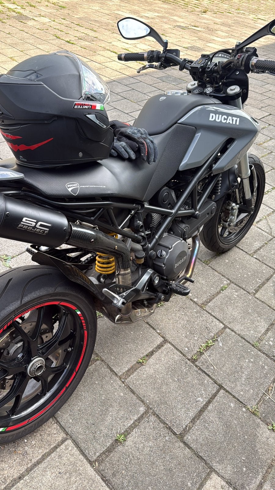 Ducati Hypermotard 796