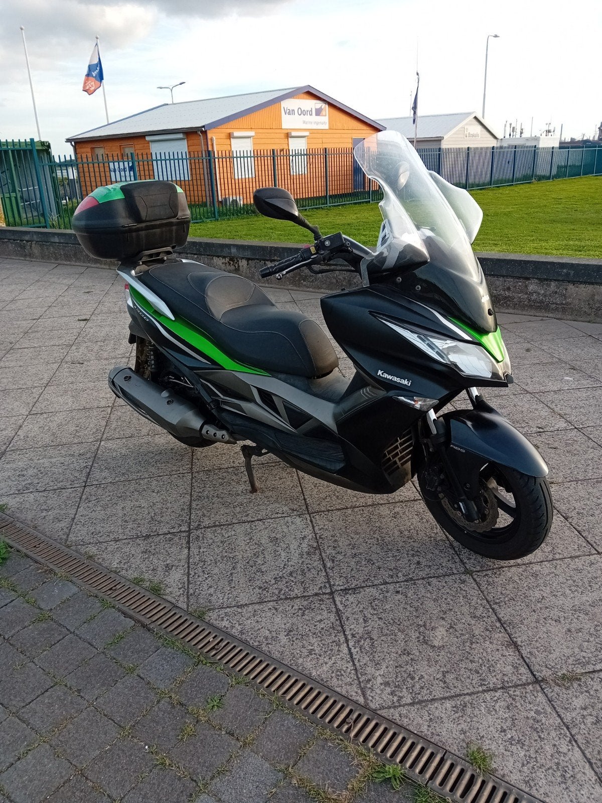 Kawasaki J 300