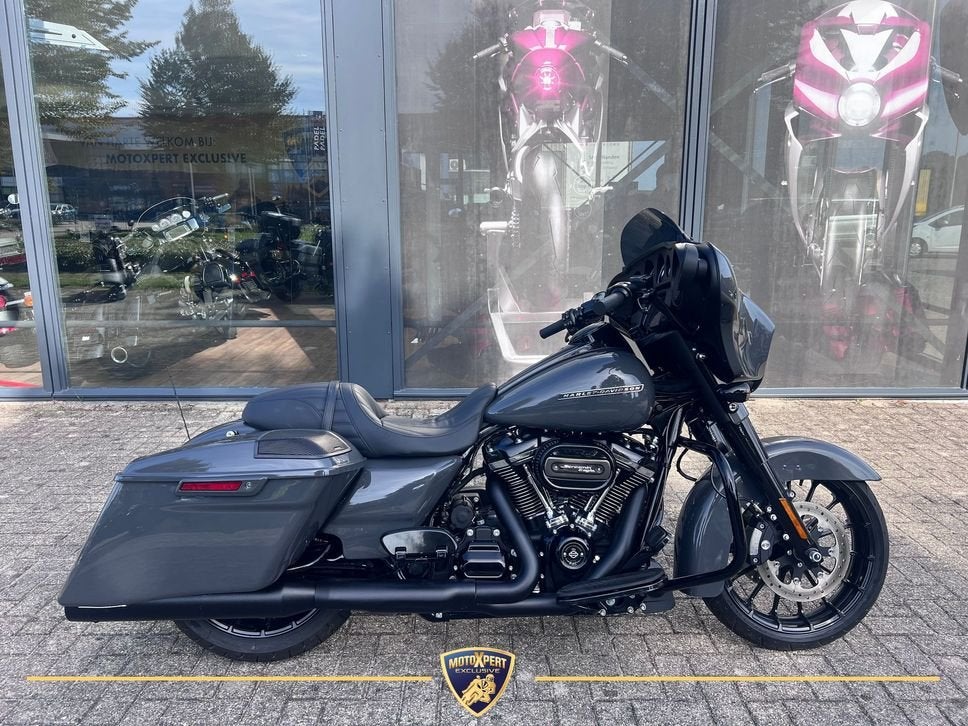 Harley-Davidson FLHXS Street Glide Special