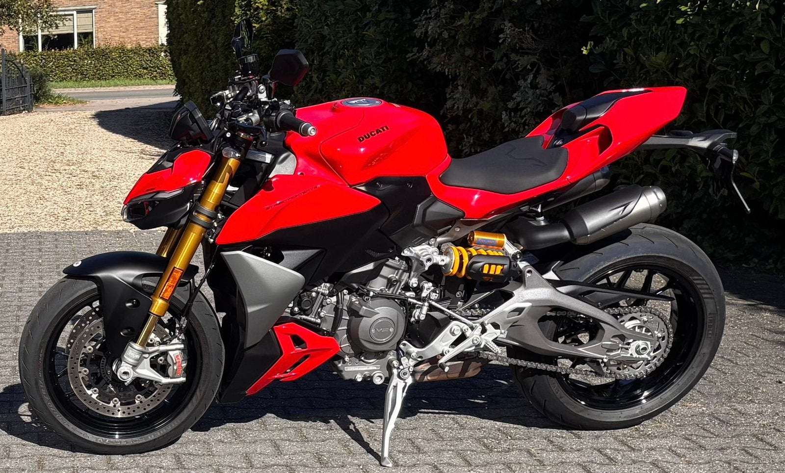 Ducati Streetfighter V2S