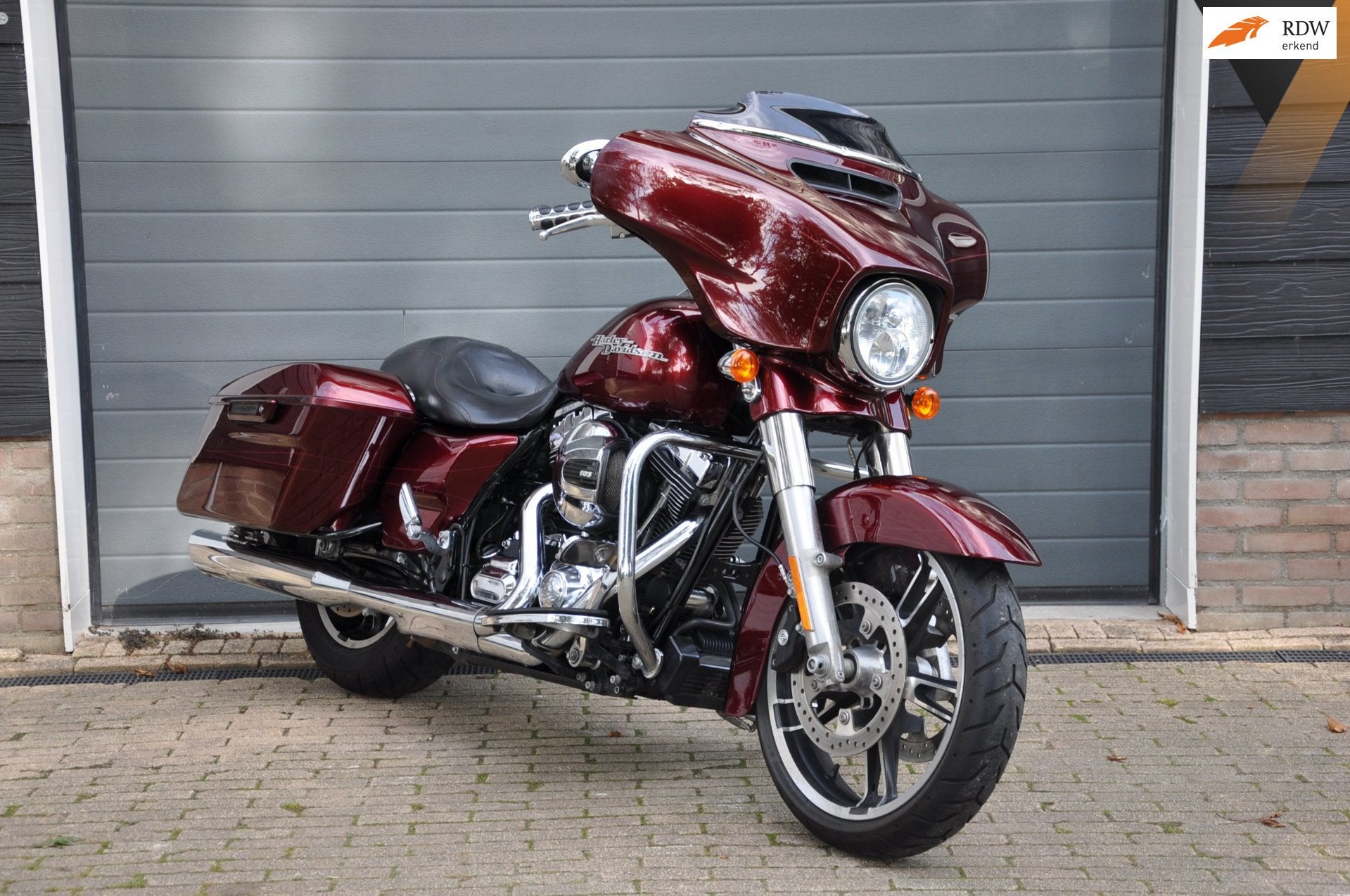 Harley-Davidson FLHXS Street Glide Special
