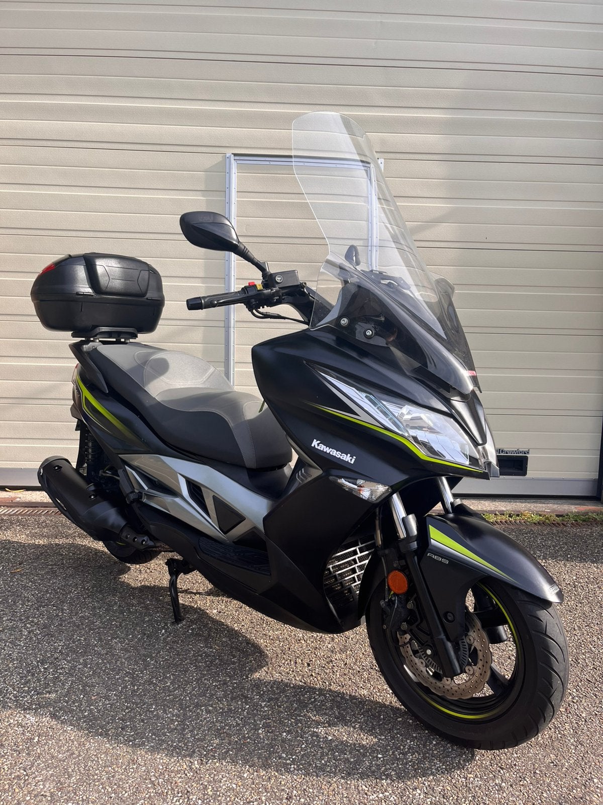 Kawasaki J 300