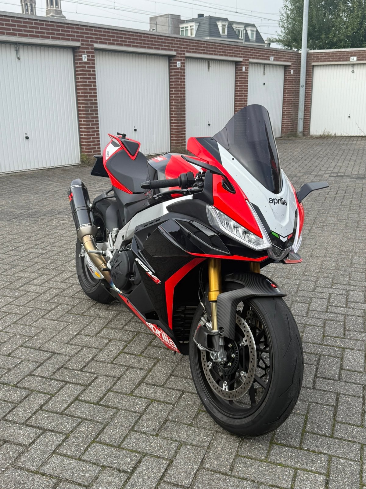 Aprilia RSV-4 1100