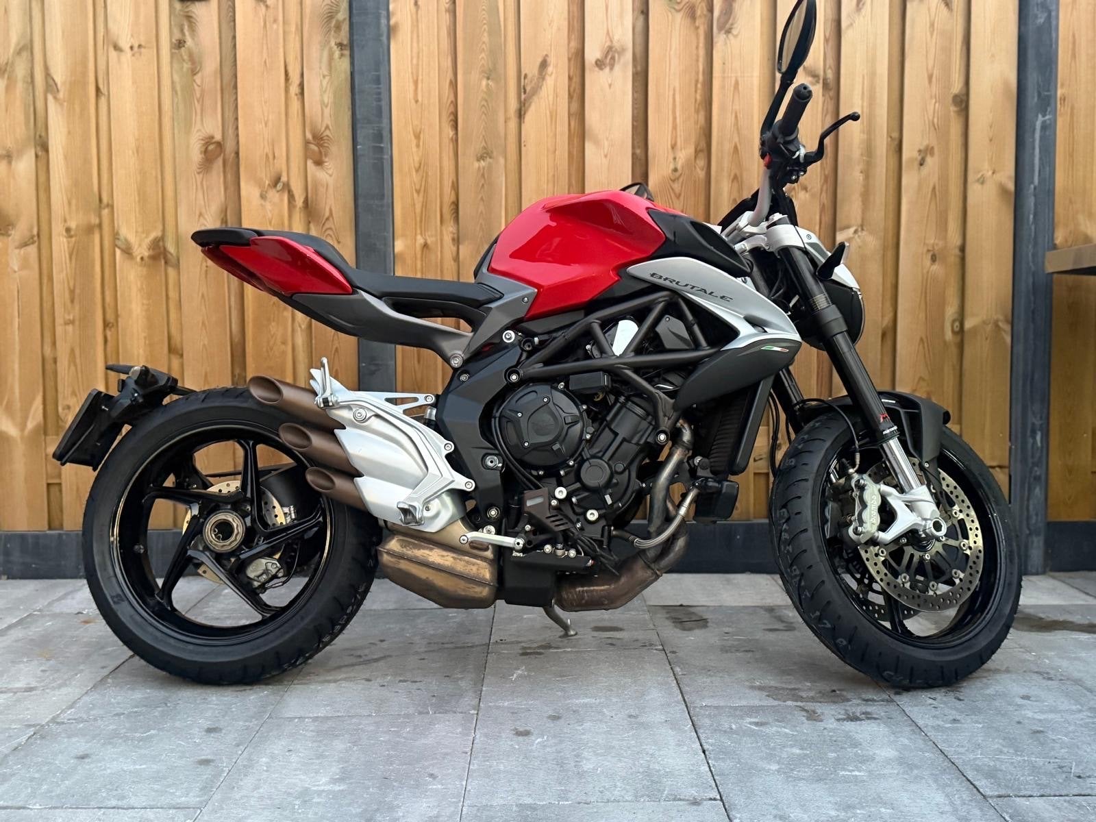 MV Agusta Brutale 800