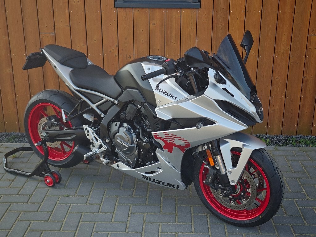 Suzuki GSX-8R
