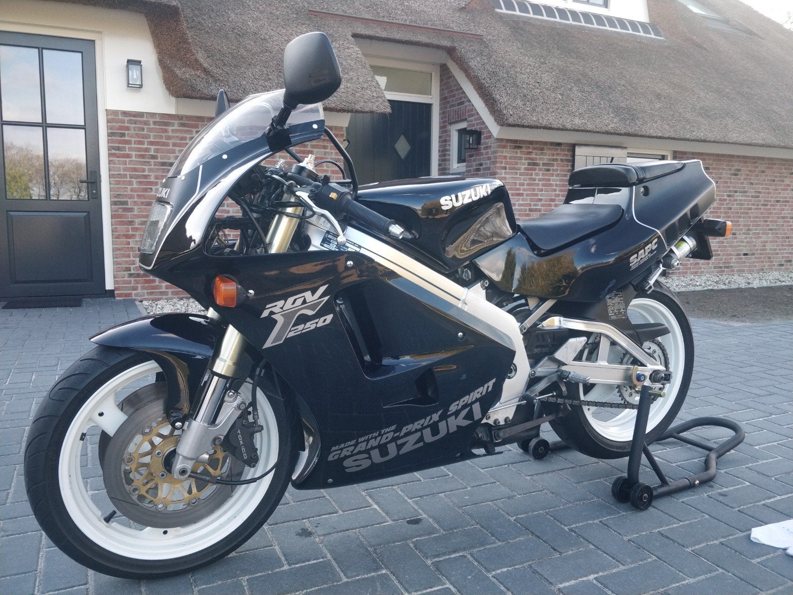 Suzuki RGV 250