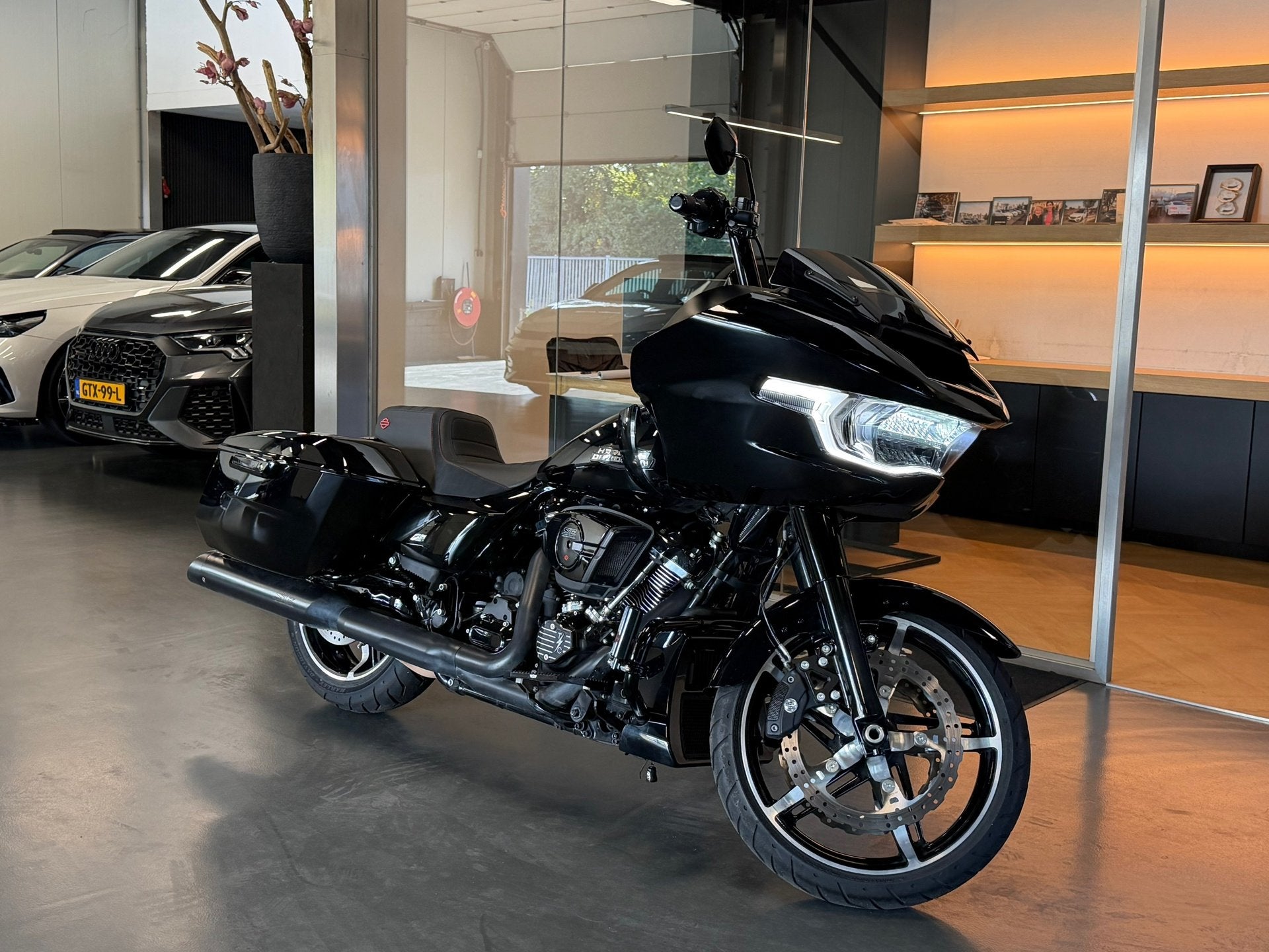 Harley-Davidson FLTRX Road Glide Custom