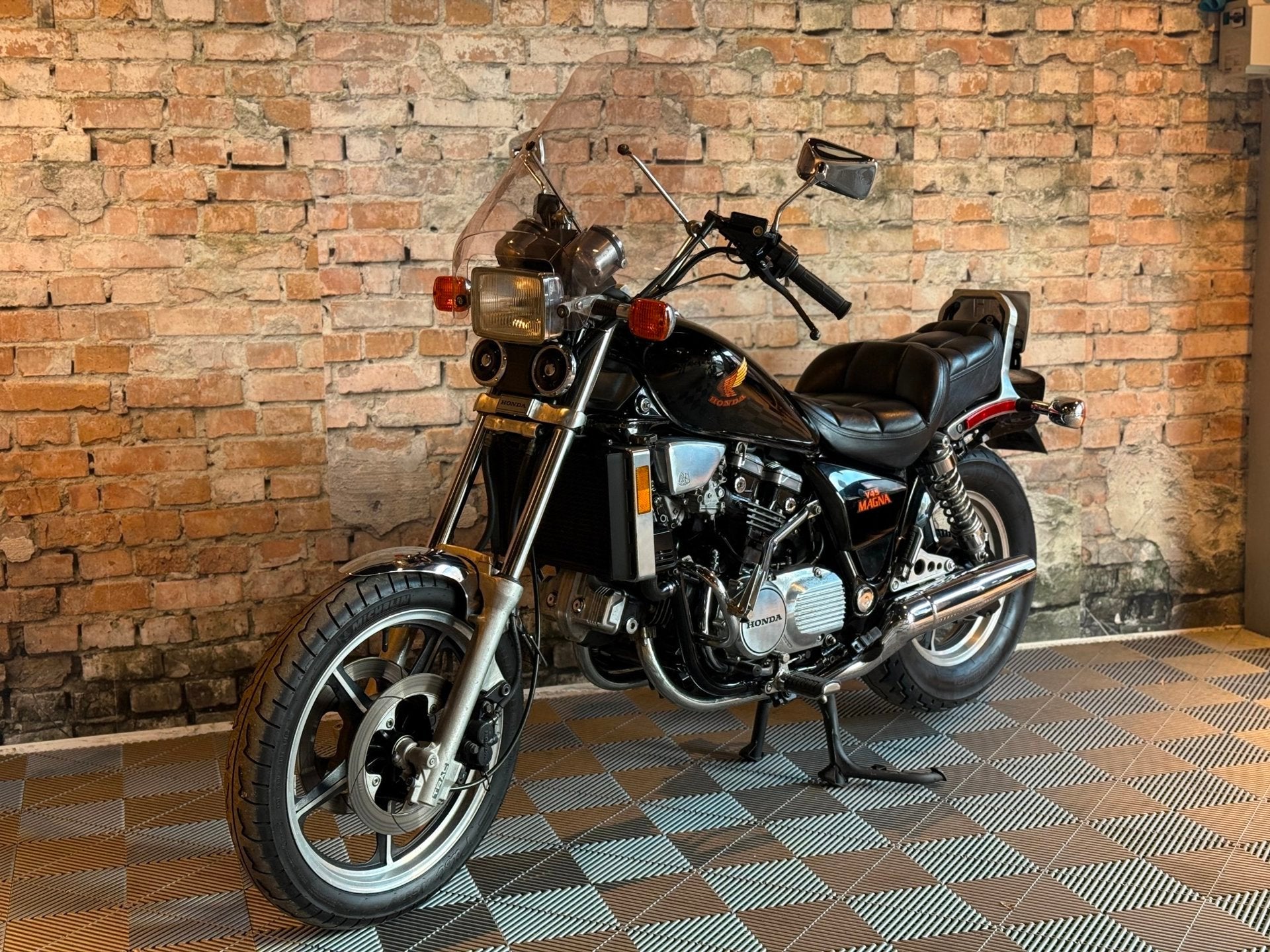 Honda VF 750C Super Magna V45