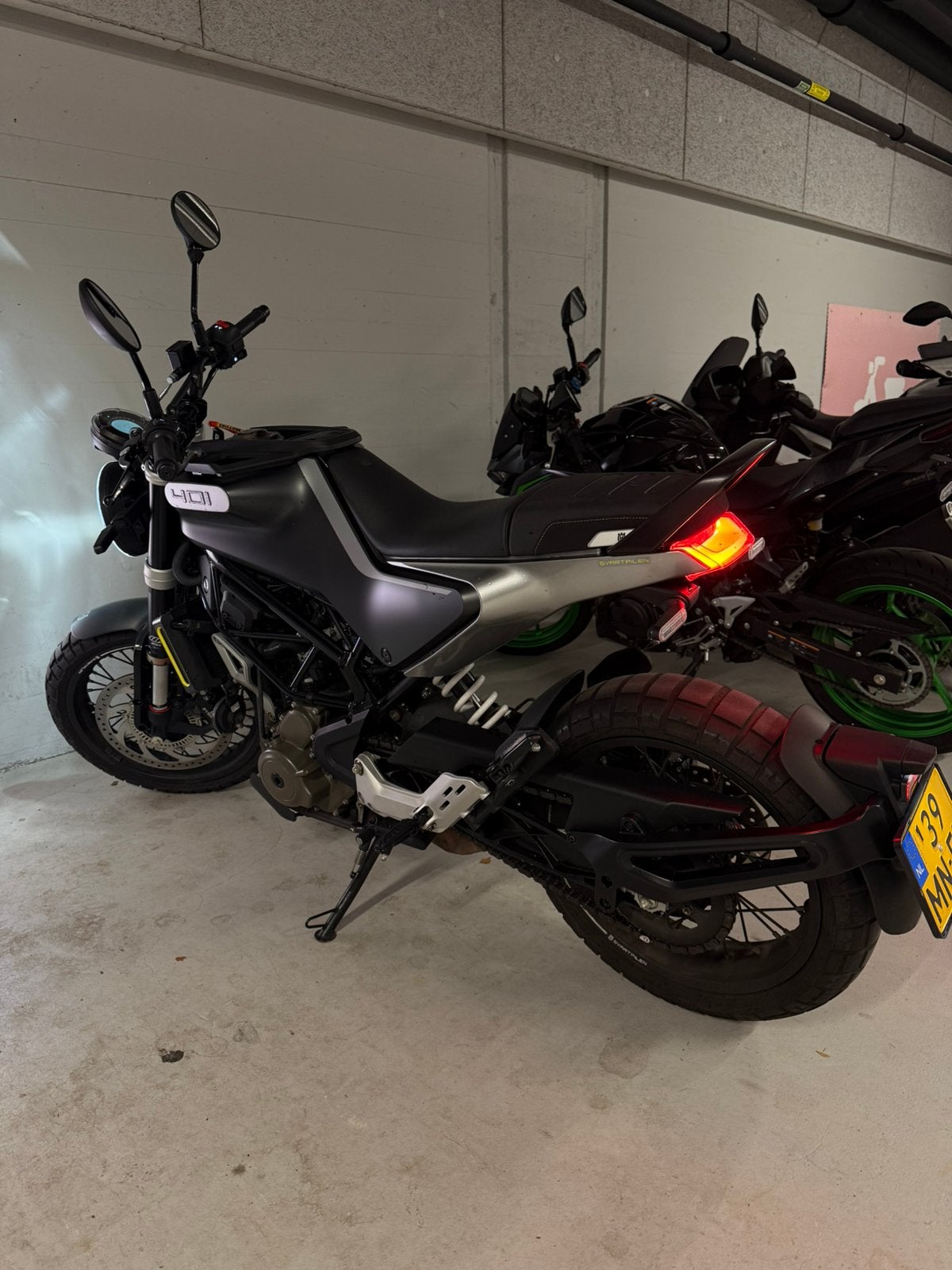 Husqvarna Svartpilen 401