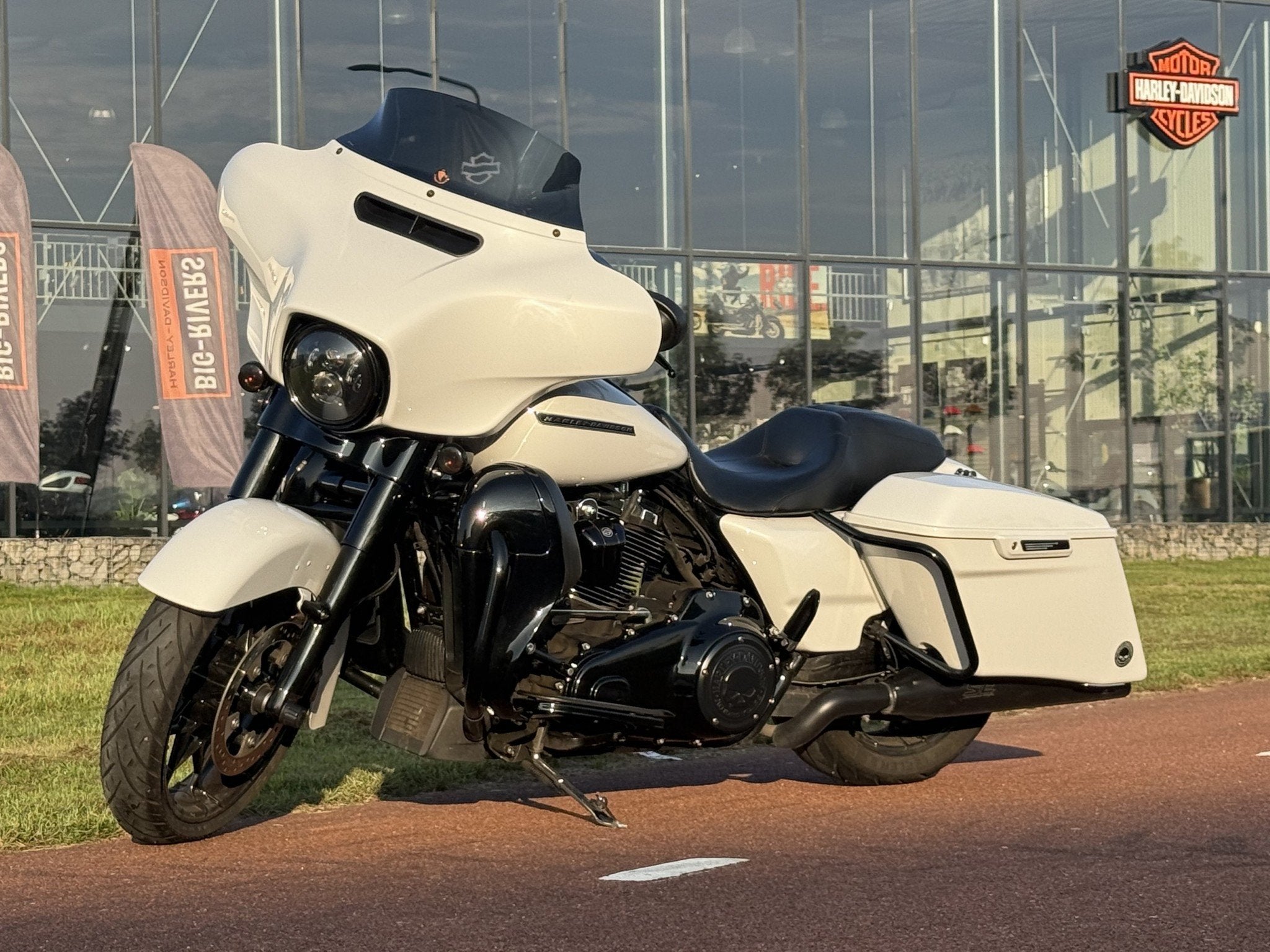 Harley-Davidson FLHXS Street Glide Special