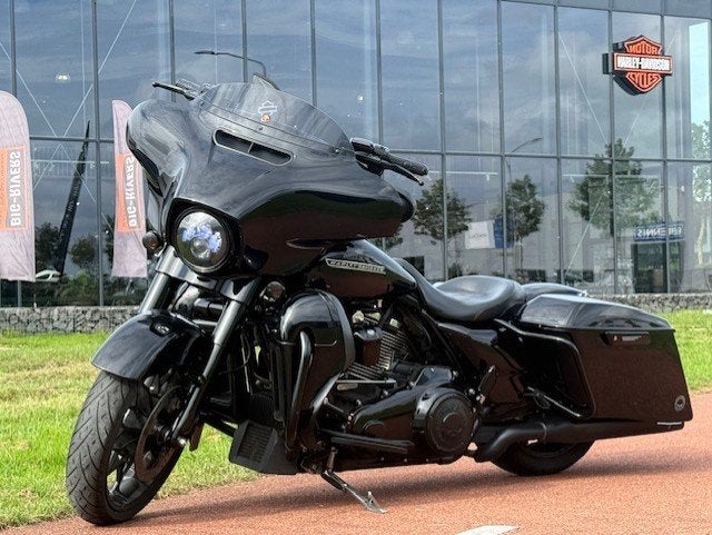 Harley-Davidson FLHXS Street Glide Special