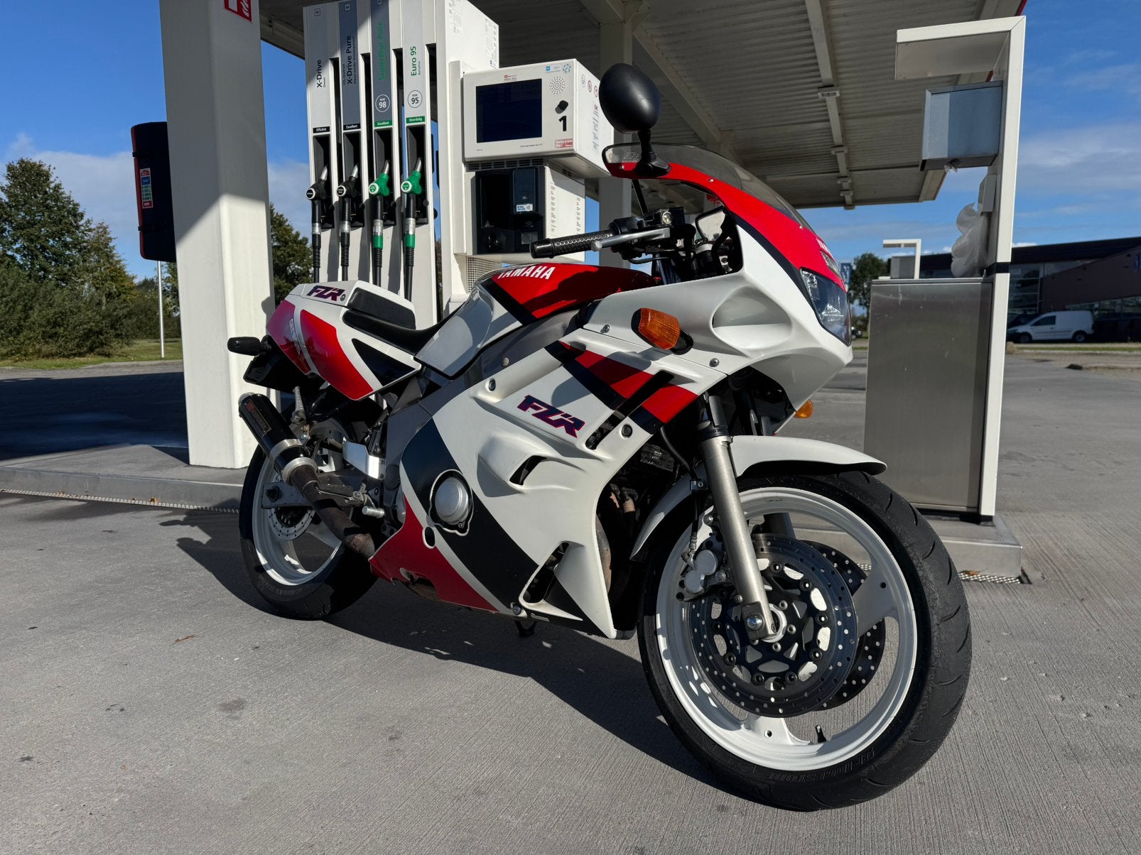 Yamaha FZR 600