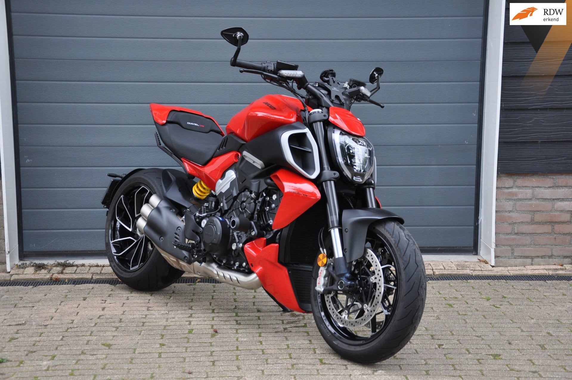 Ducati Diavel V4