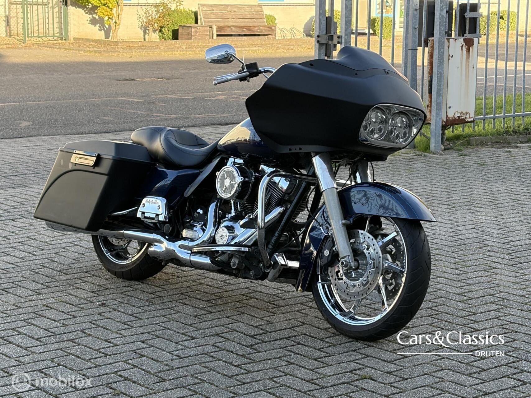 Harley-Davidson FLTRX Road Glide Custom