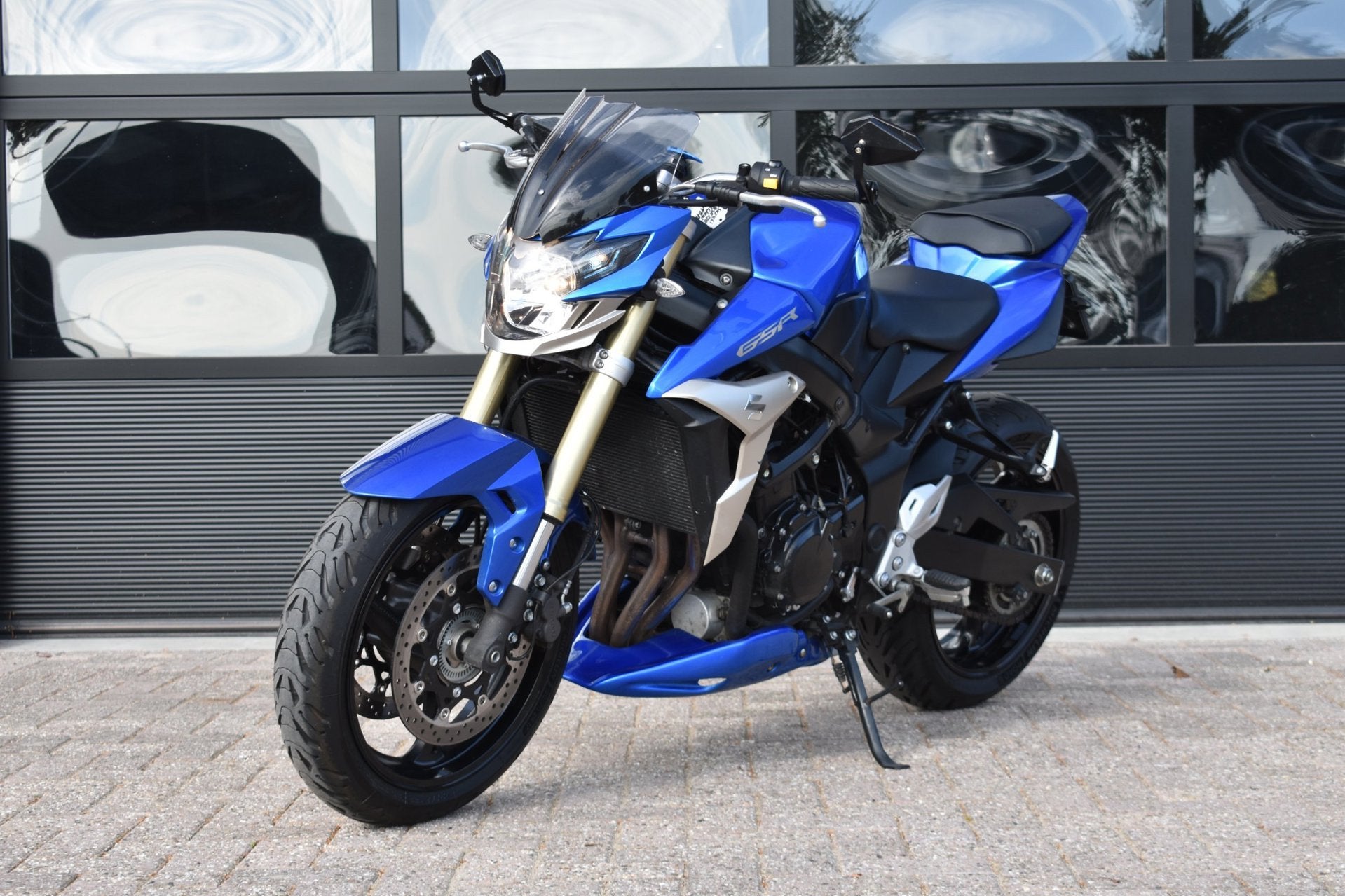Suzuki GSR 750
