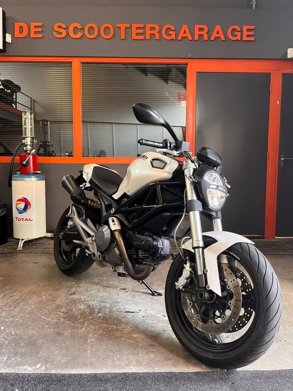 Ducati Monster 696