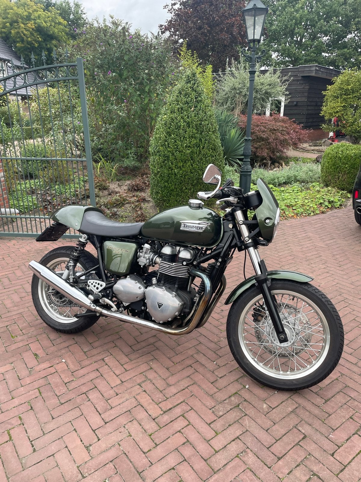 Triumph Thruxton 900
