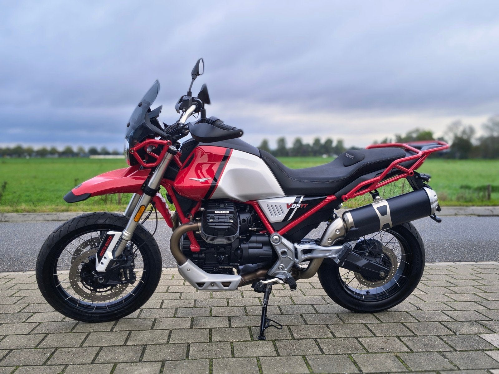Moto Guzzi V85 TT Evocative