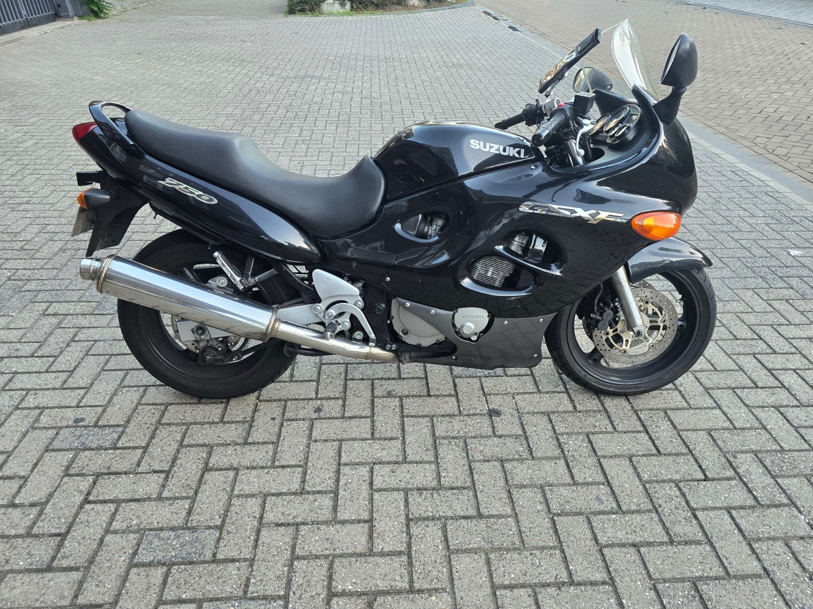 Suzuki GSX750