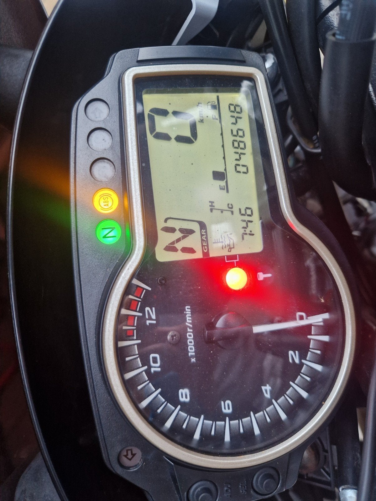 Suzuki GSR 750