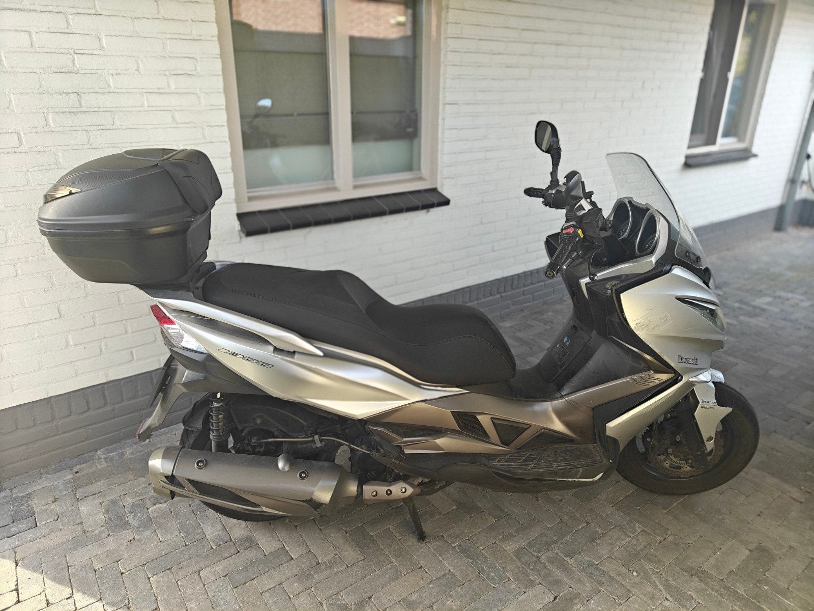 Kawasaki J 300