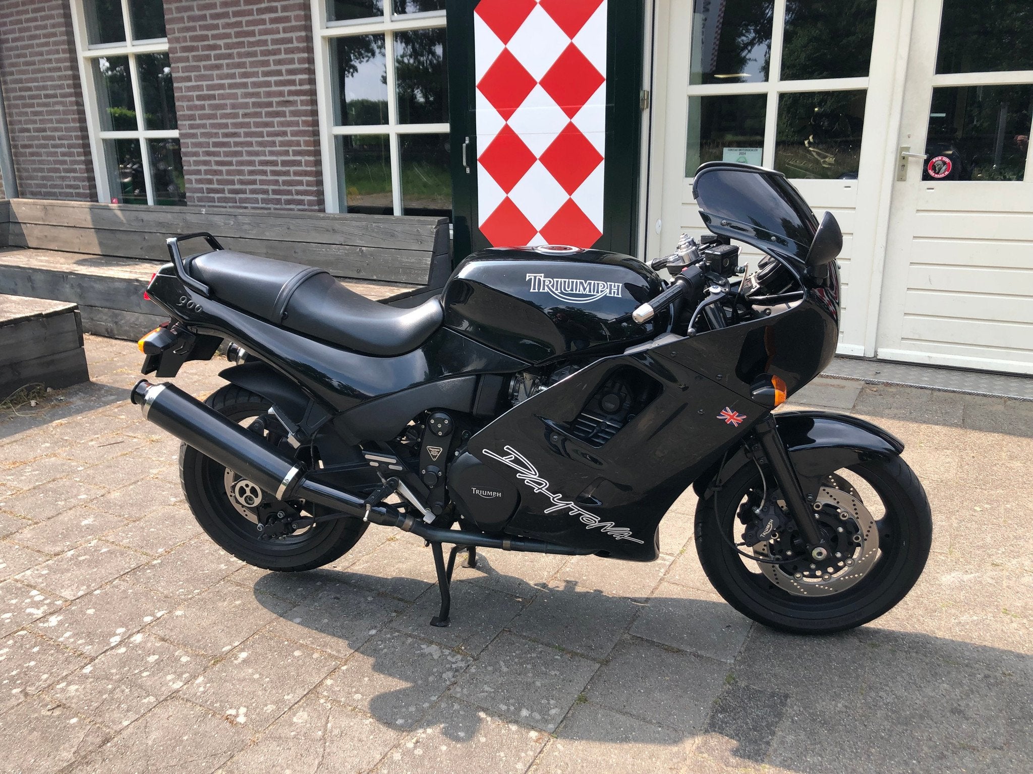 Triumph Daytona 900