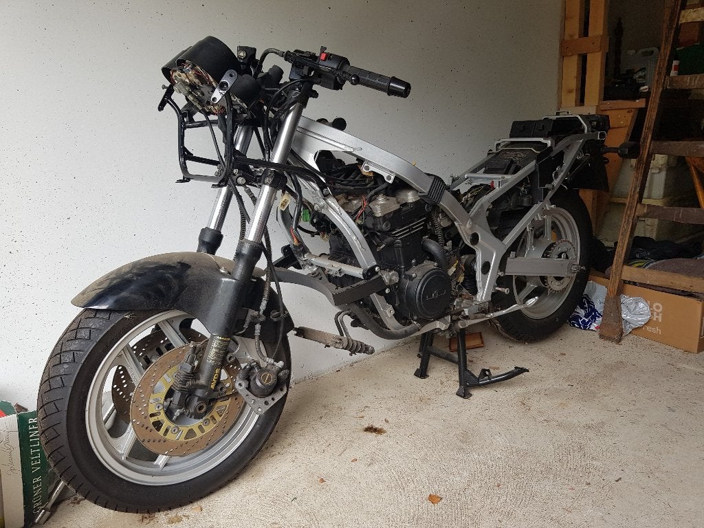 Kawasaki GPz 600R Ninja