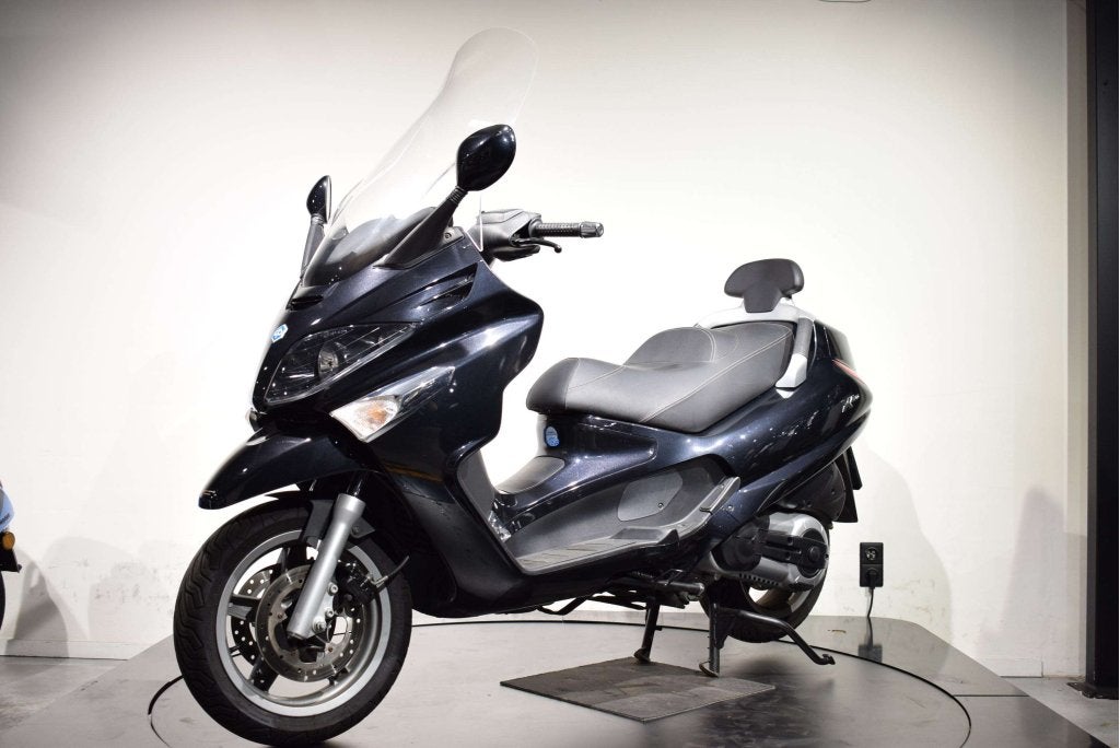 Piaggio X8 400