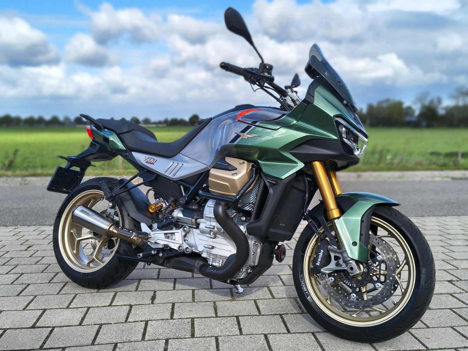 Moto Guzzi V 100 Mandello