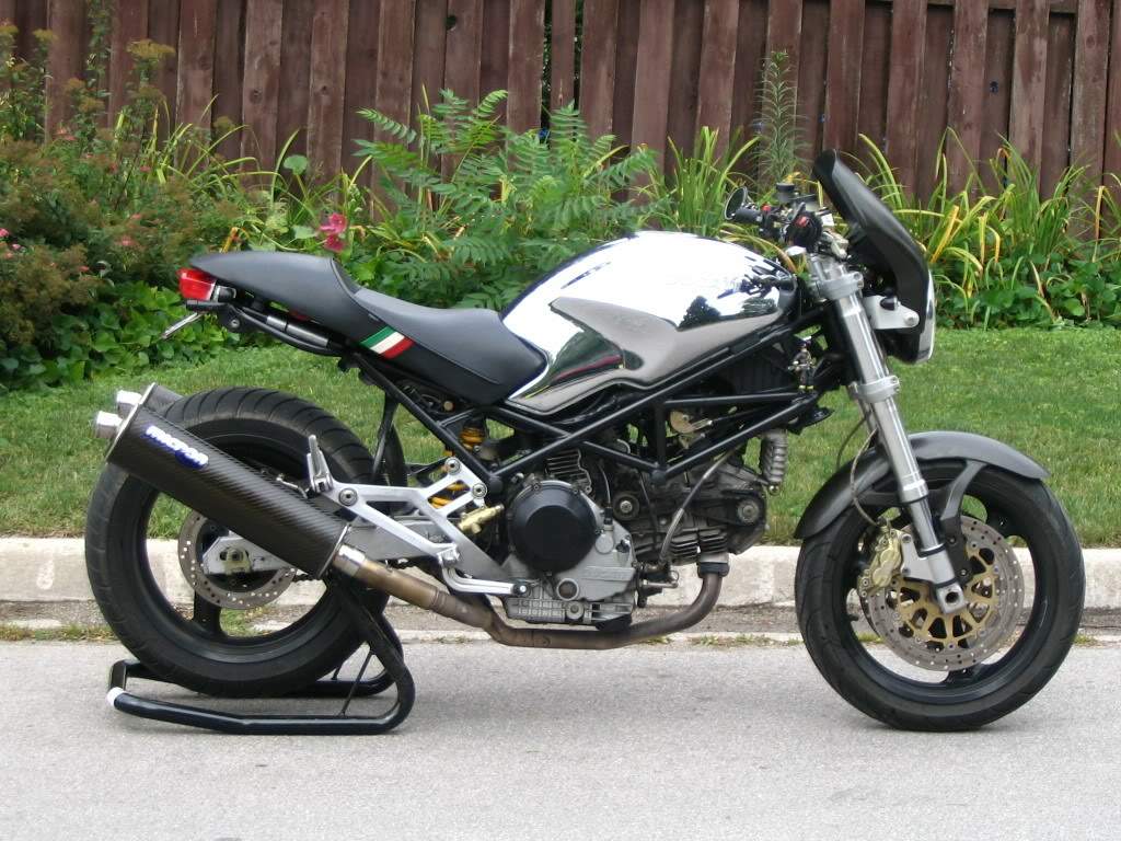DUCATI 900 Monster