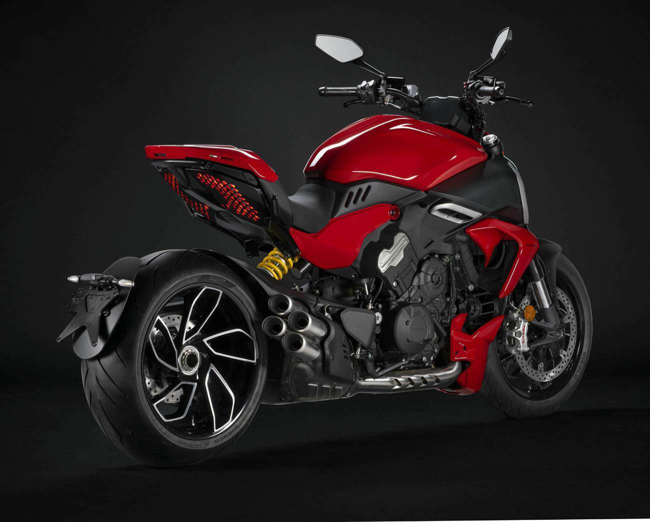 DUCATI Diavel V4