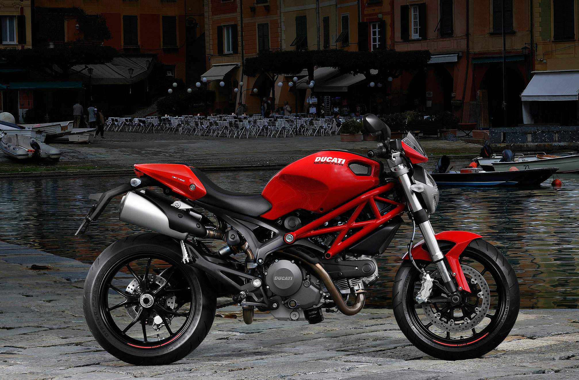 DUCATI Monster 796