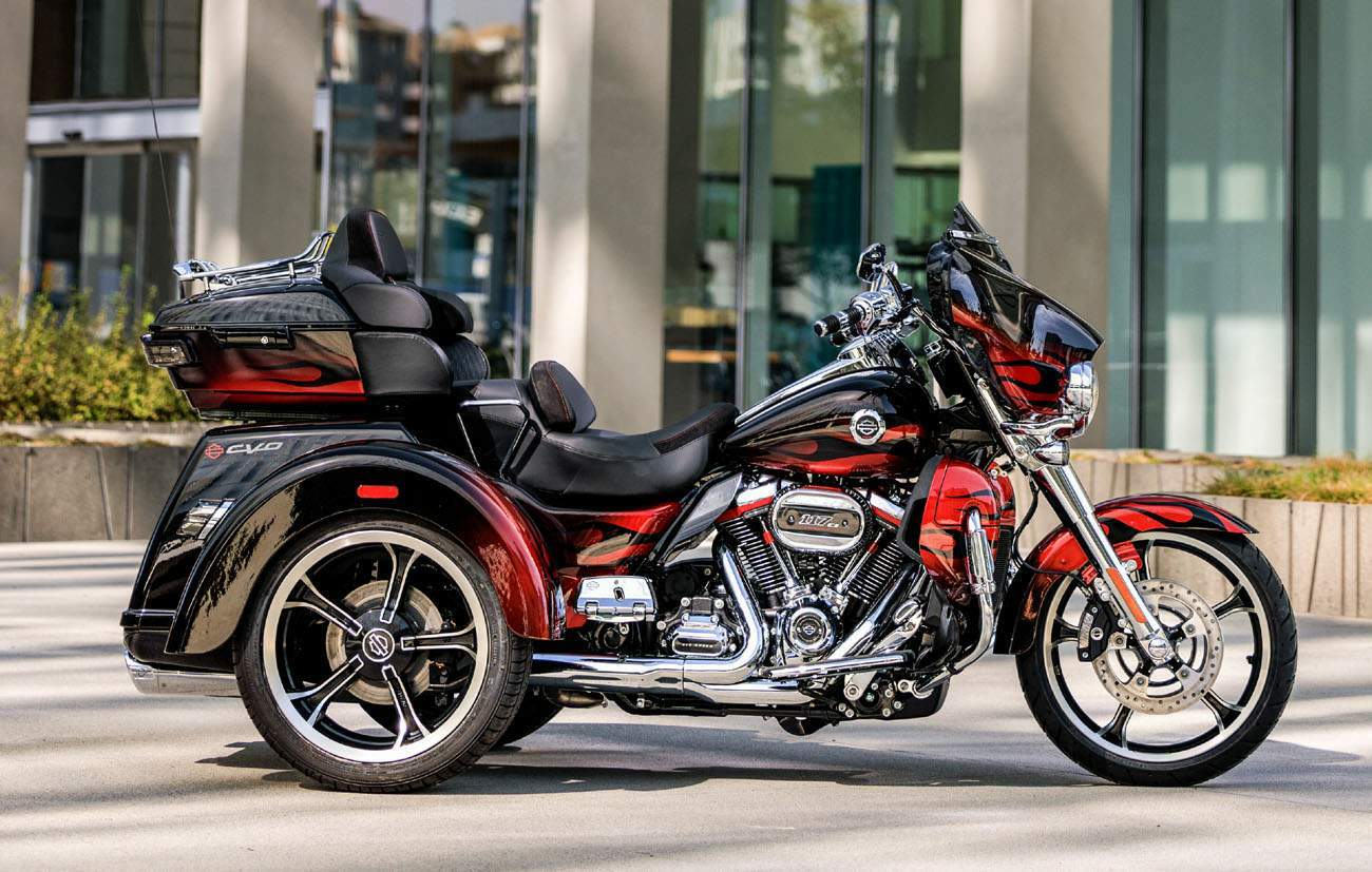 HARLEY-DAVIDSON FLHTCUTGSE CVO Tri Glide