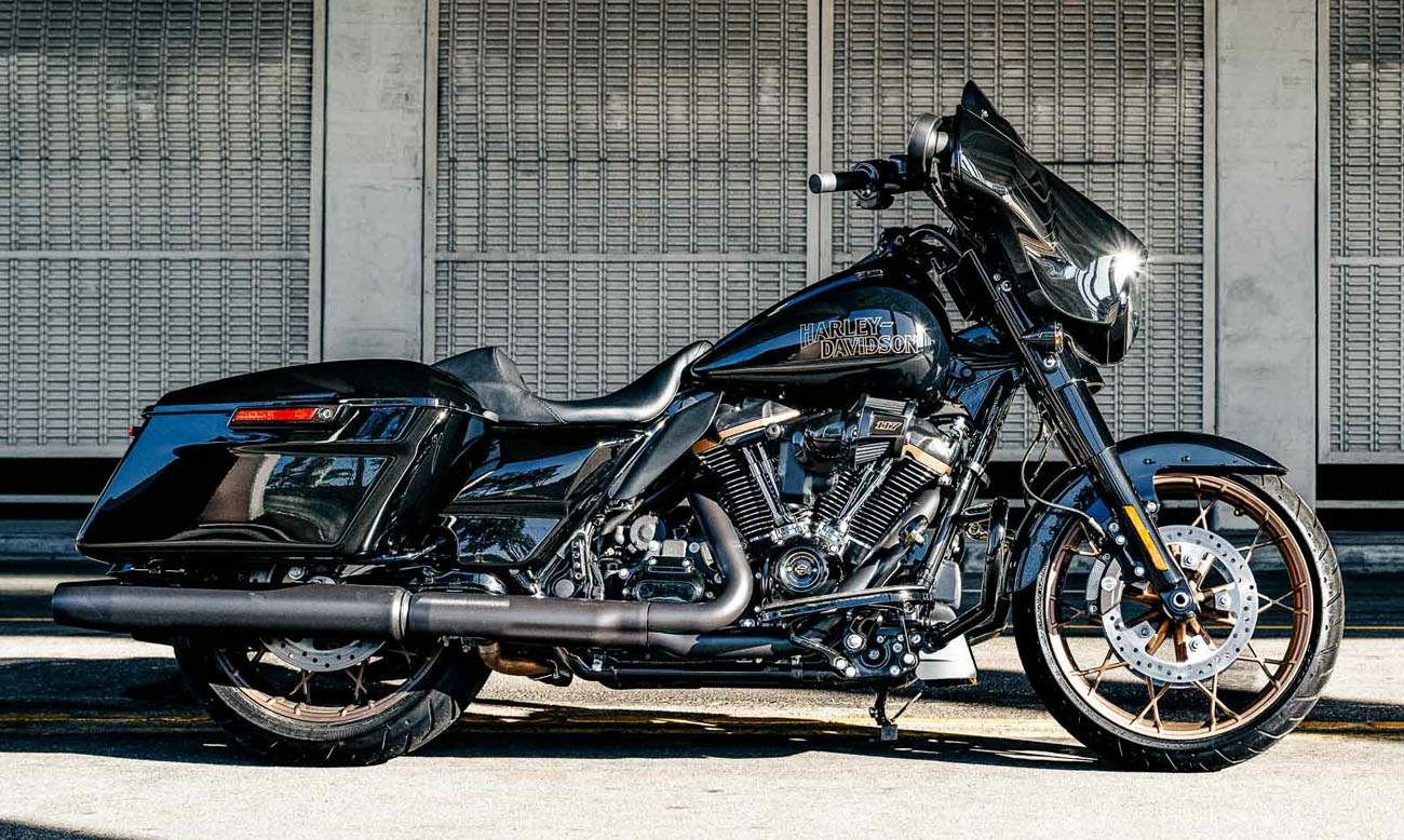 HARLEY-DAVIDSON FLHXST Street Glide ST