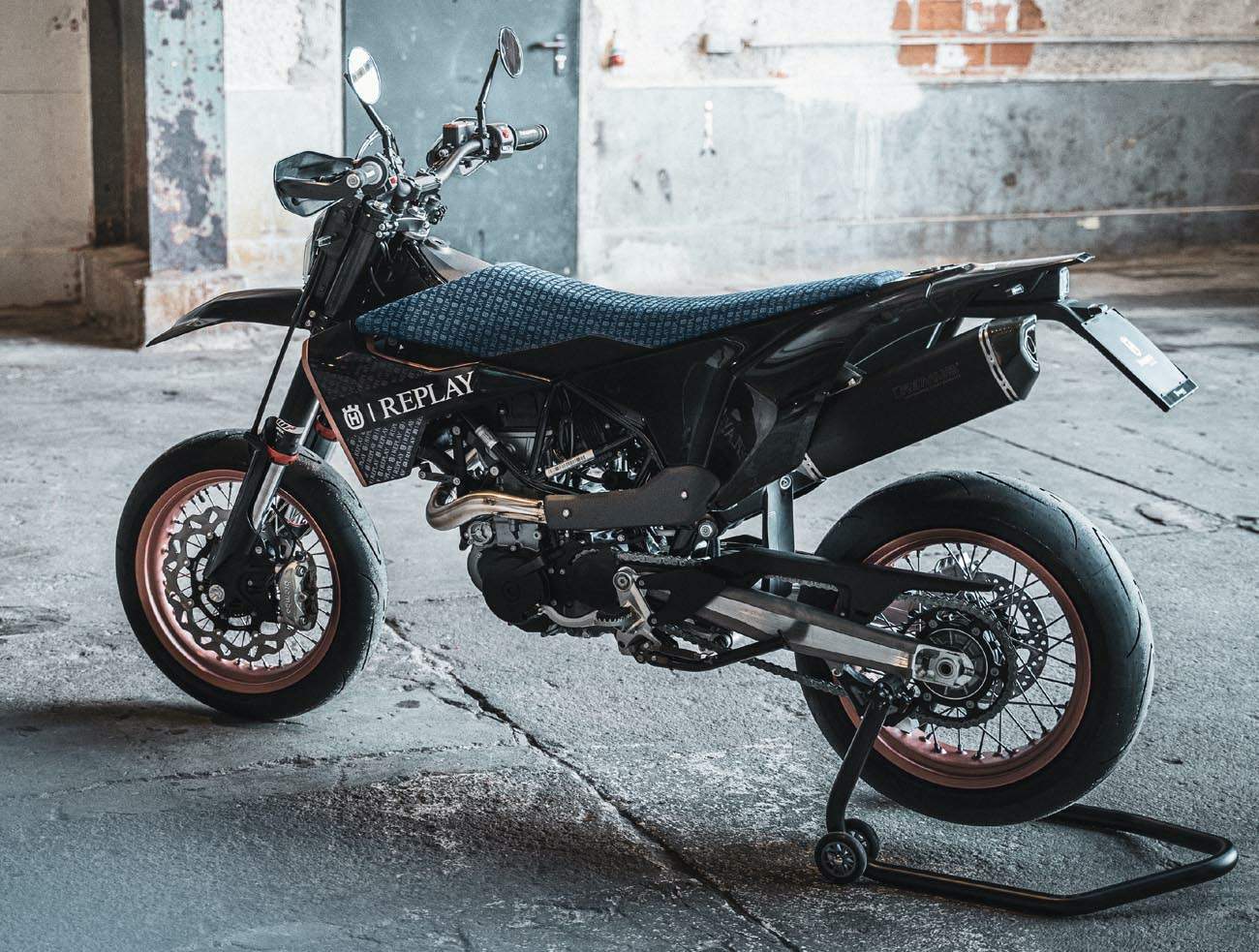 HUSQVARNA Supermoto 701
