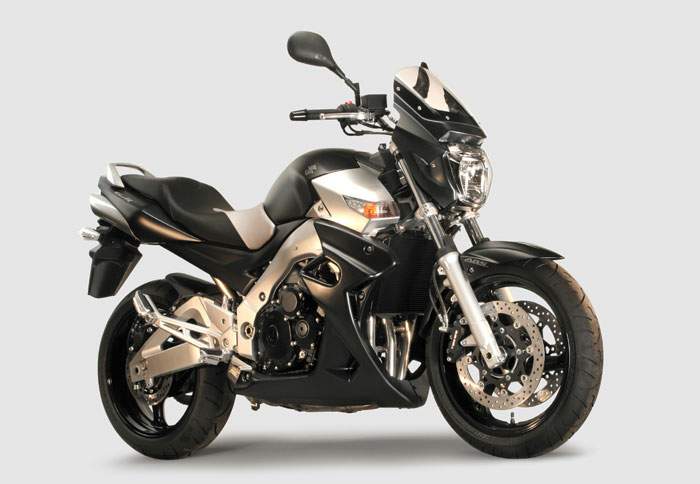 SUZUKI GSR 600