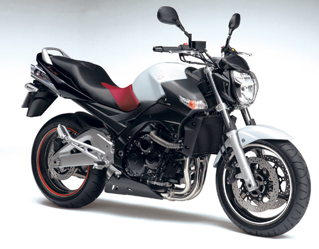 SUZUKI GSR 600