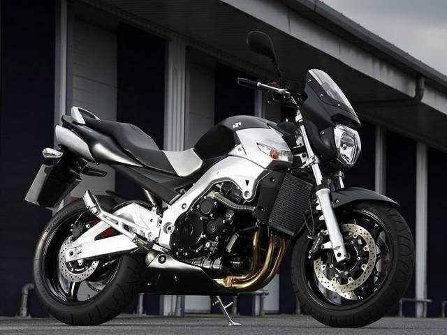 SUZUKI GSR 600S