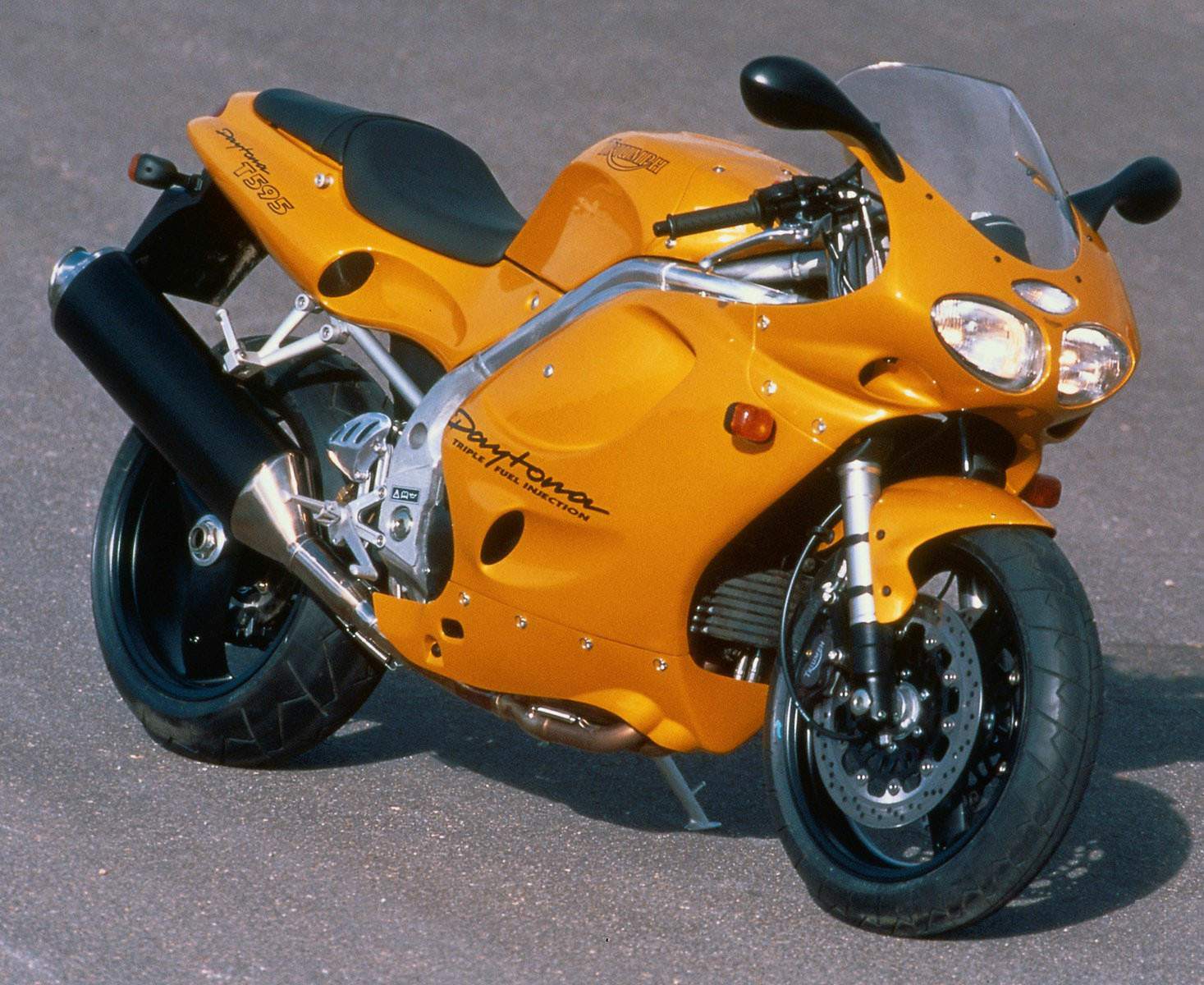 TRIUMPH Daytona T595