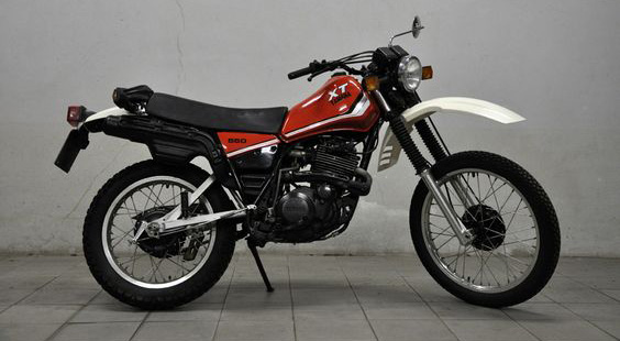 YAMAHA XT 550