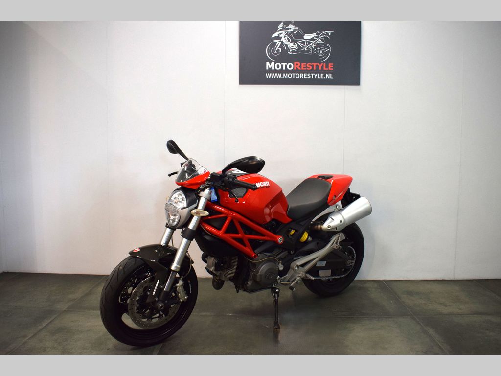 Ducati Monster 696