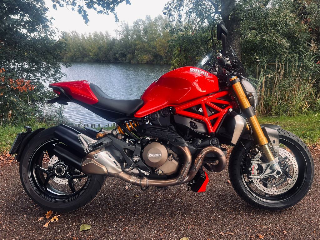 Ducati Monster 1200S
