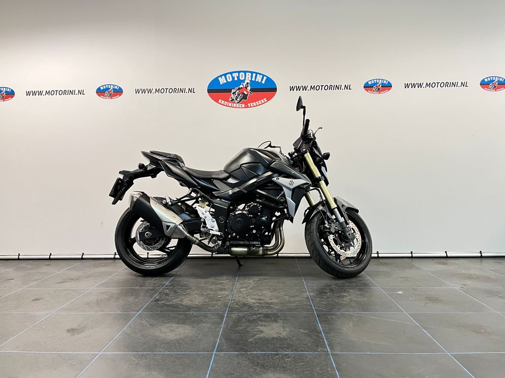 Suzuki GSR 750