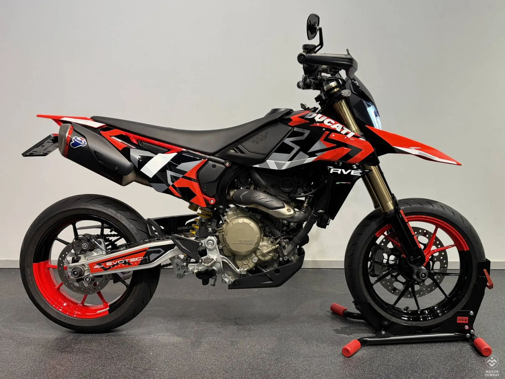 Ducati Hypermotard 698