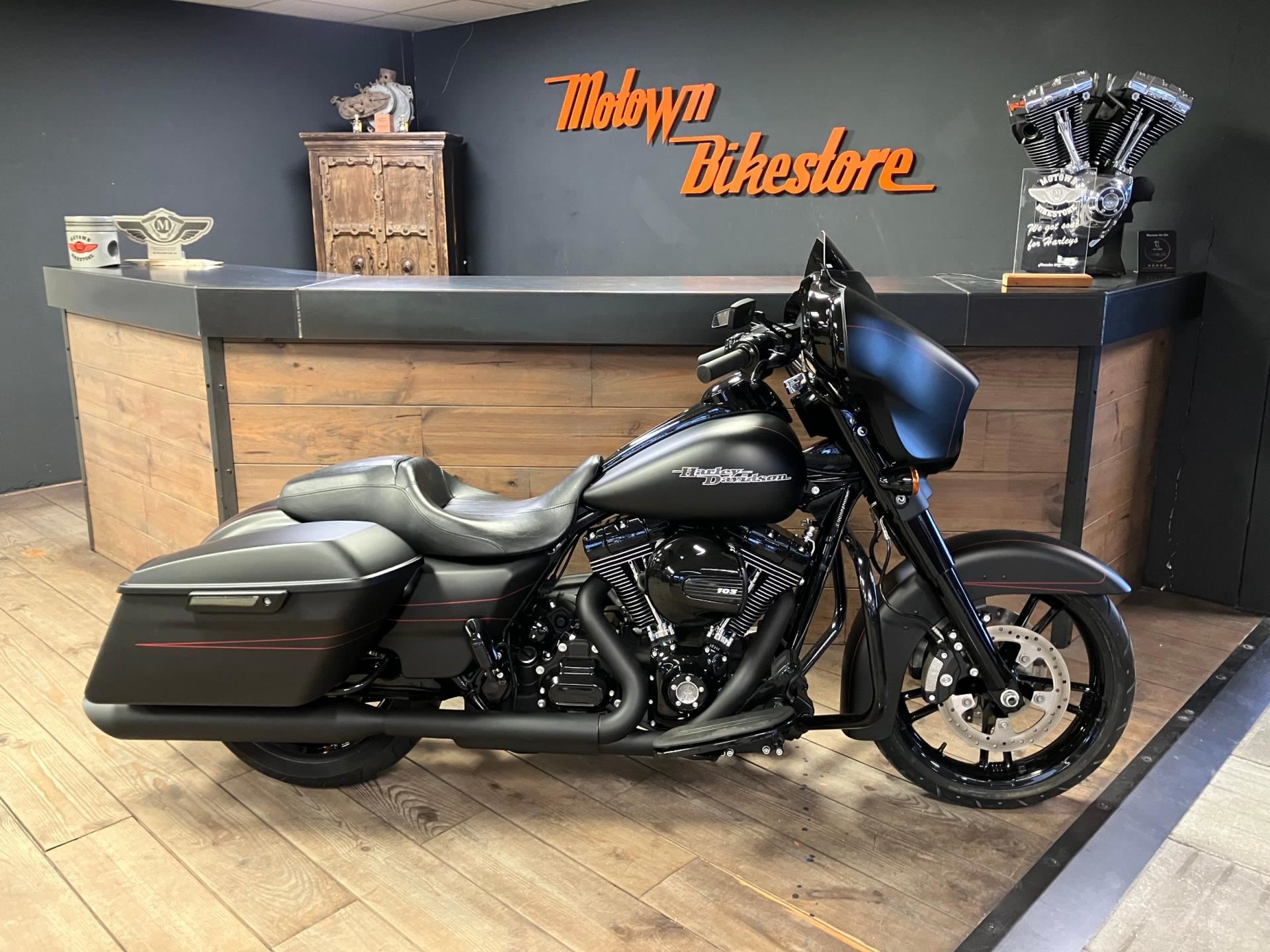 Harley-Davidson FLHXS 103Ci Street Glide Special