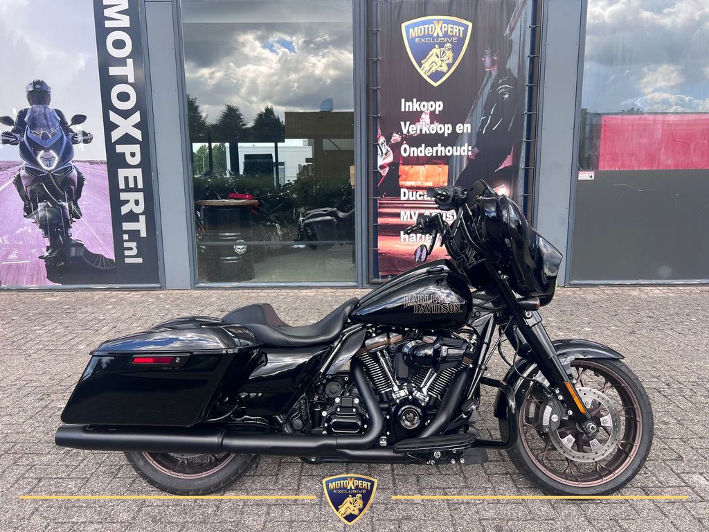 Harley-Davidson FLHXST Street Glide ST