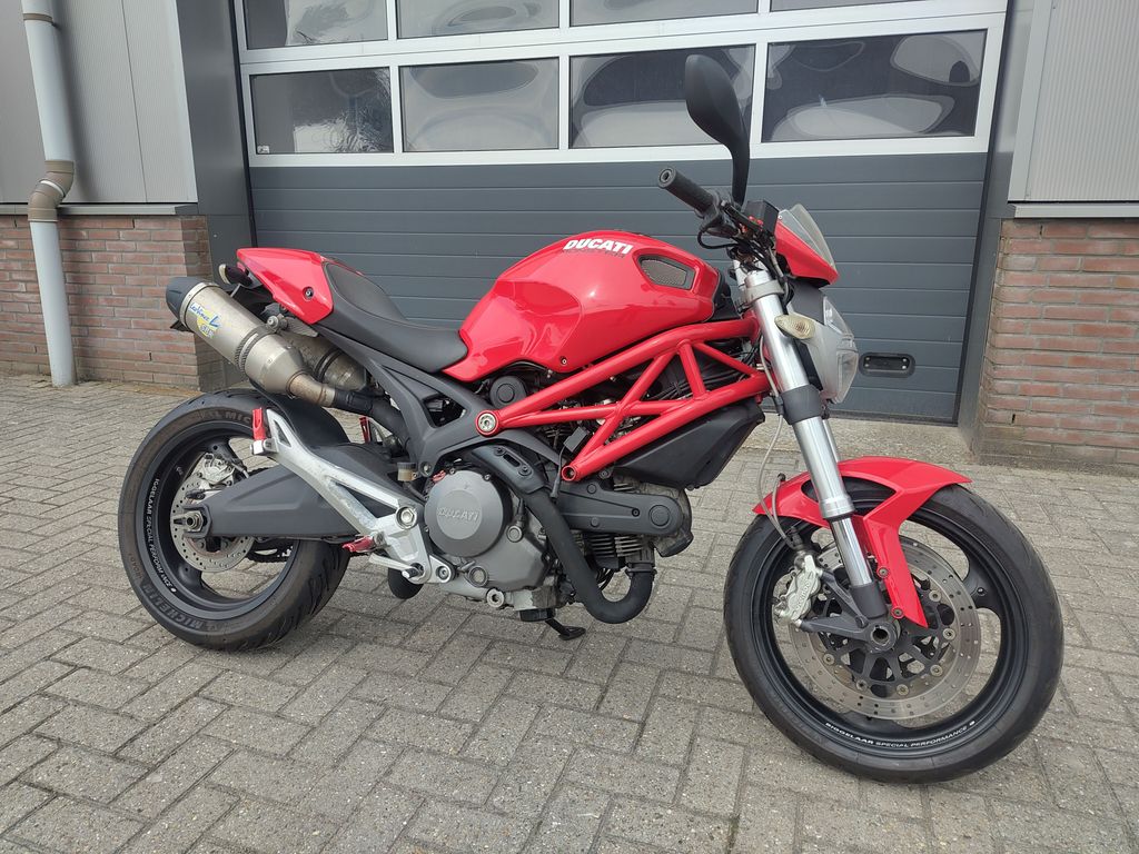 Ducati Monster 696