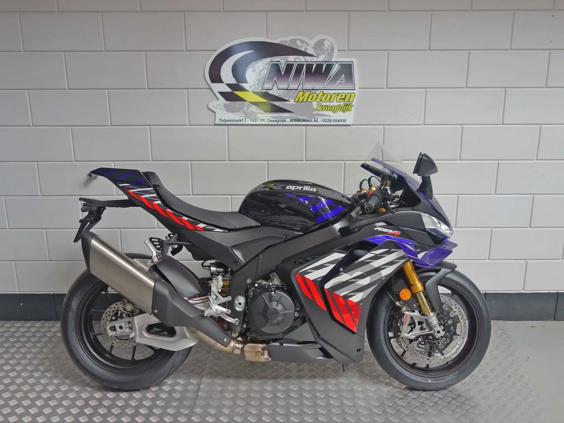 Aprilia RSV-4 Factory