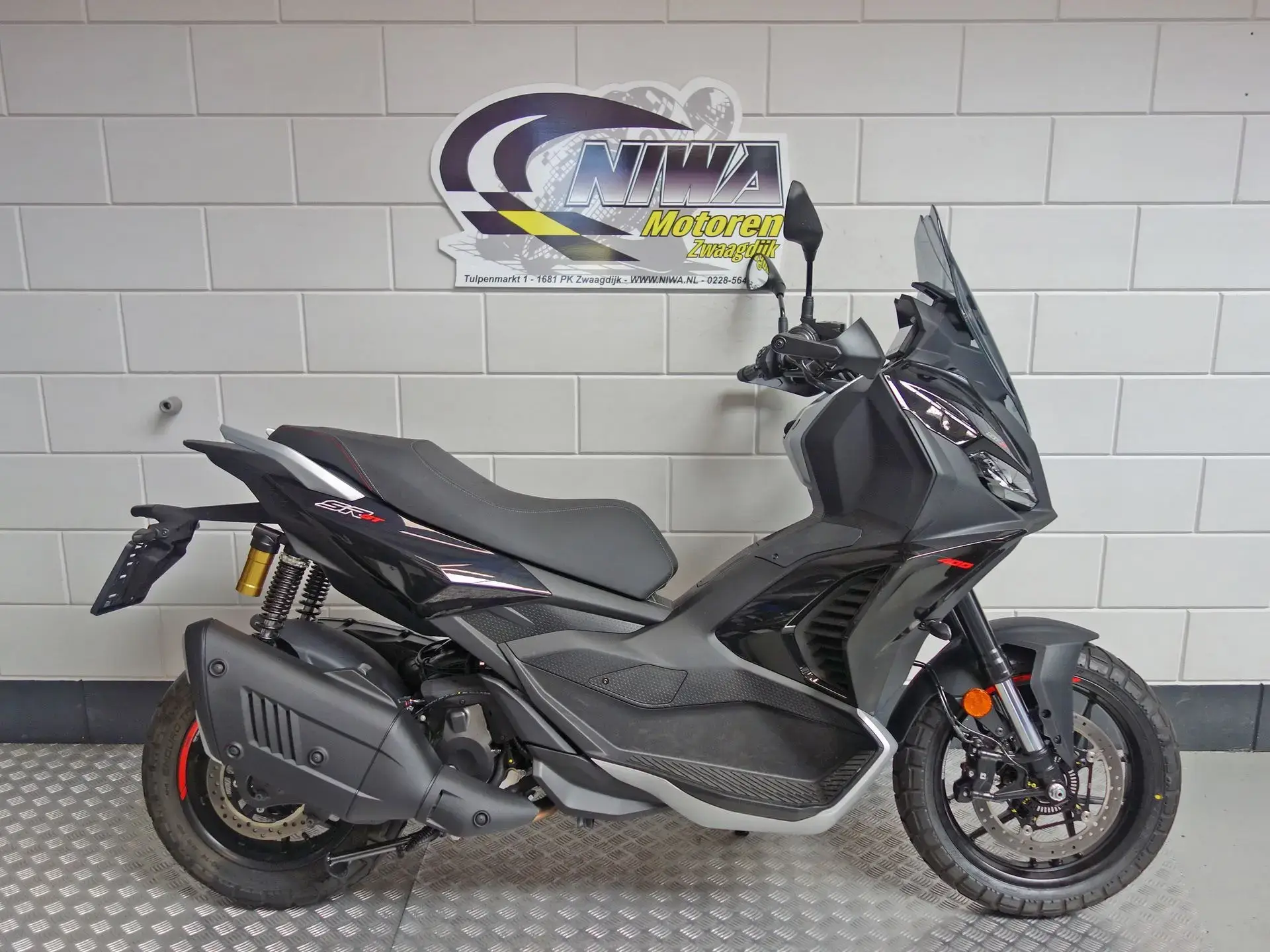 Aprilia SR GT 400